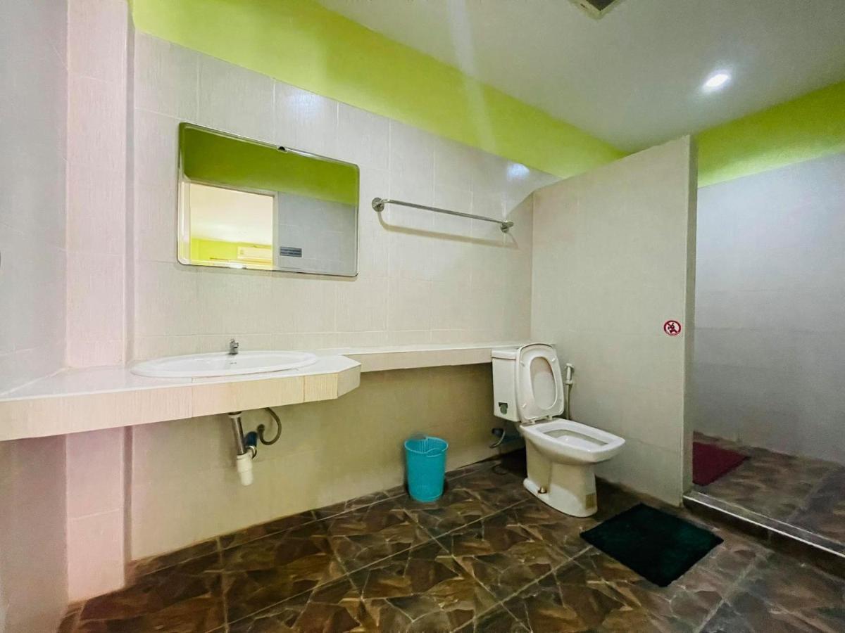 Hotel Baan Sri Family Kabin Buri Exterior foto