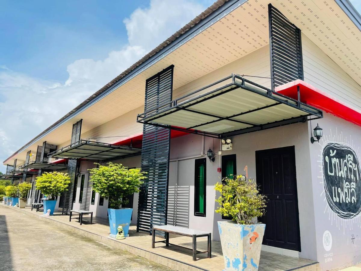 Hotel Baan Sri Family Kabin Buri Exterior foto