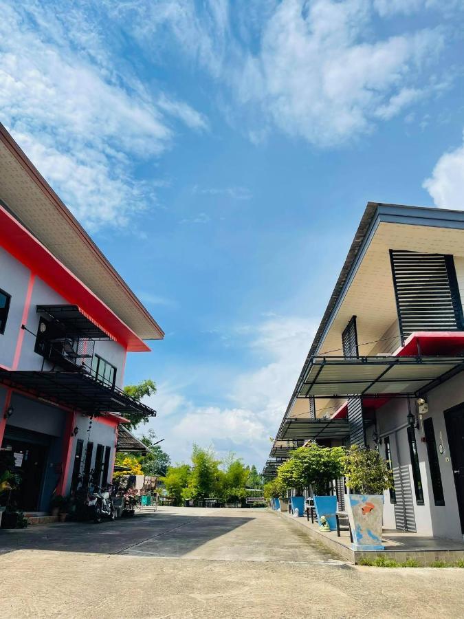 Hotel Baan Sri Family Kabin Buri Exterior foto